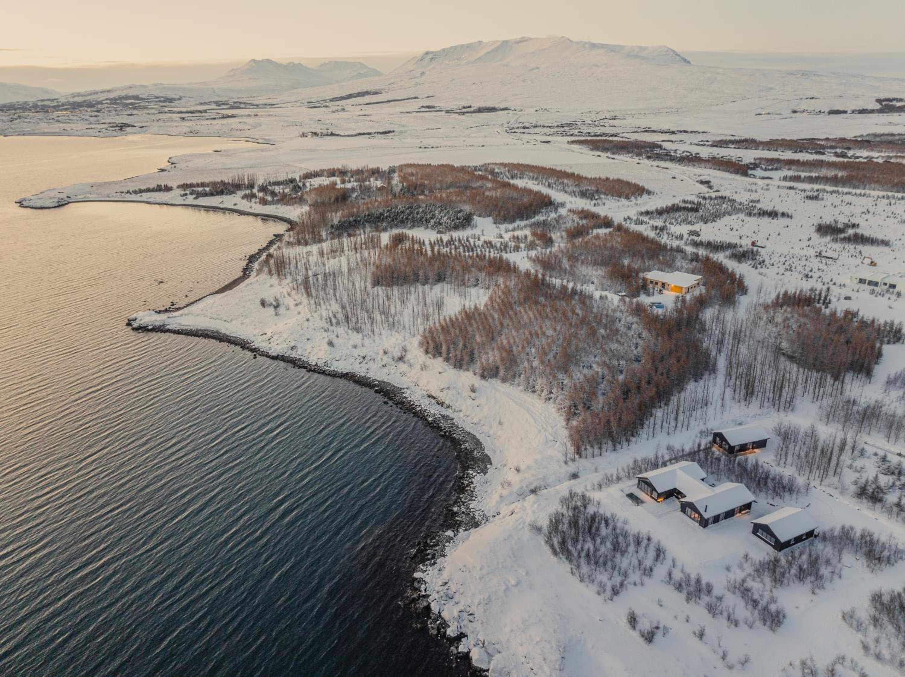 Svart Lodge view 5