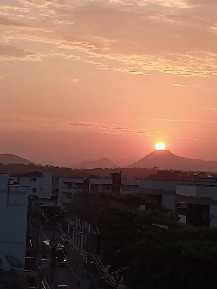 Beira-mar, vista e localização - Pé na Areia -