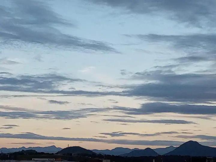Beira-mar, vista e localização - Pé na Areia -