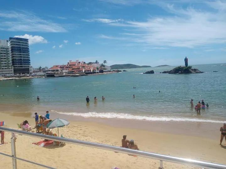Beira-mar, vista e localização - Pé na Areia -