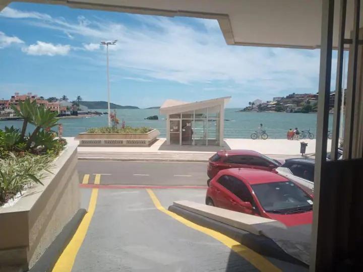 Beira-mar, vista e localização - Pé na Areia -