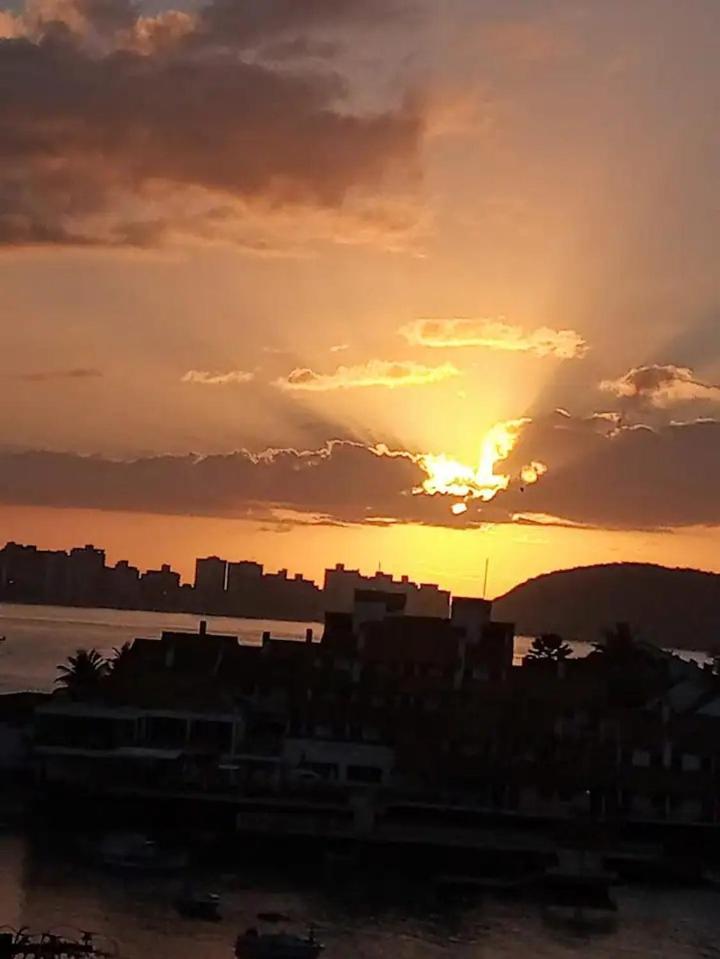 Beira-mar, vista e localização - Pé na Areia -