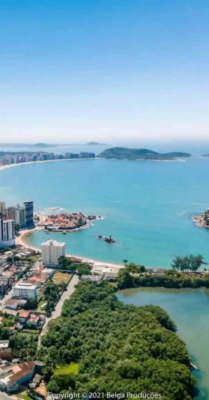 Beira-mar, vista e localização - Pé na Areia -