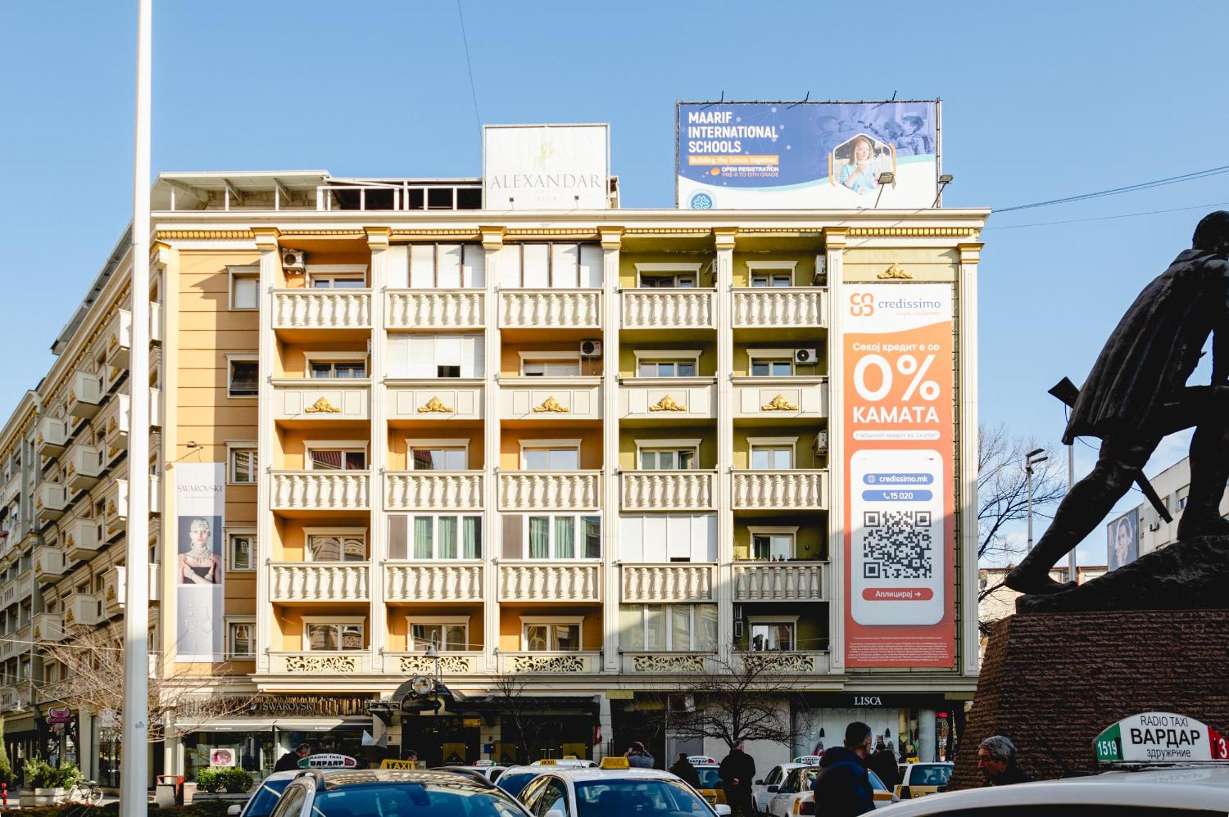 City Center Apartment - 4 Balconies - Walk to Macedonia Square