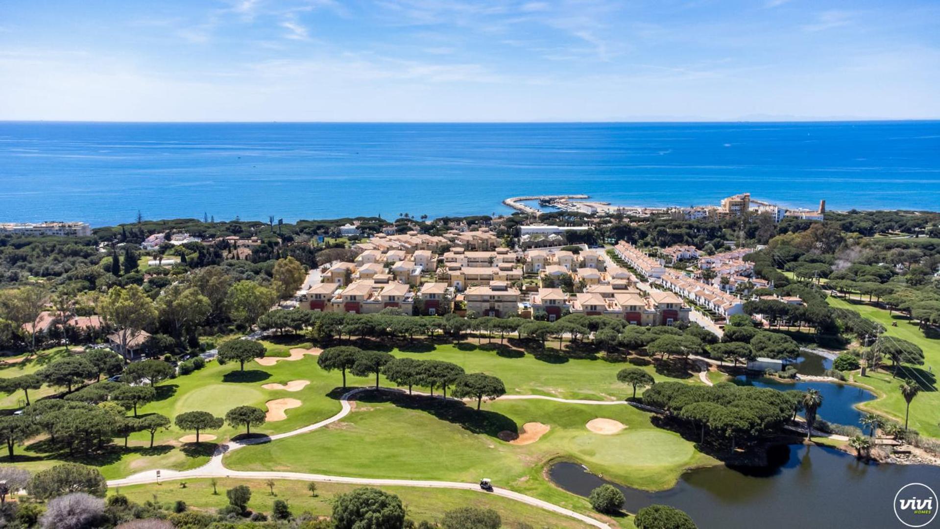 ViVi Homes - Rome Pool, Garden, Golf & Beach