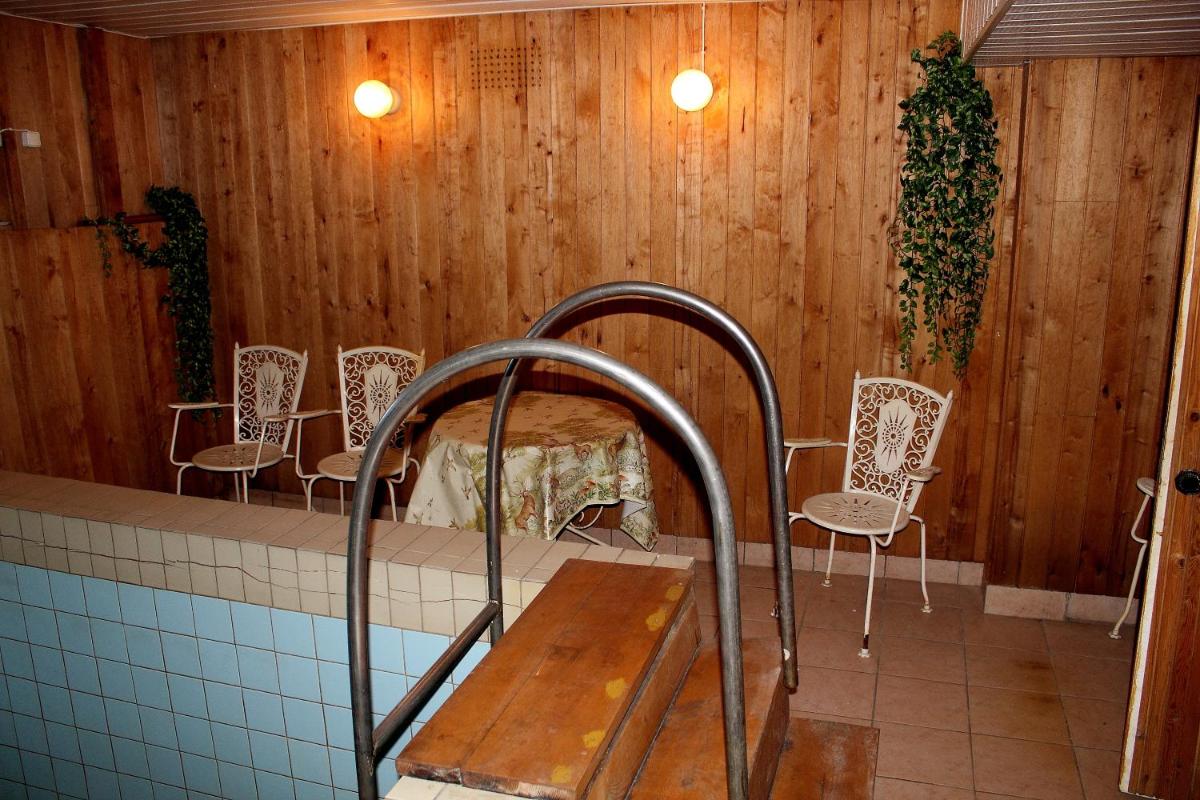 indoor pool