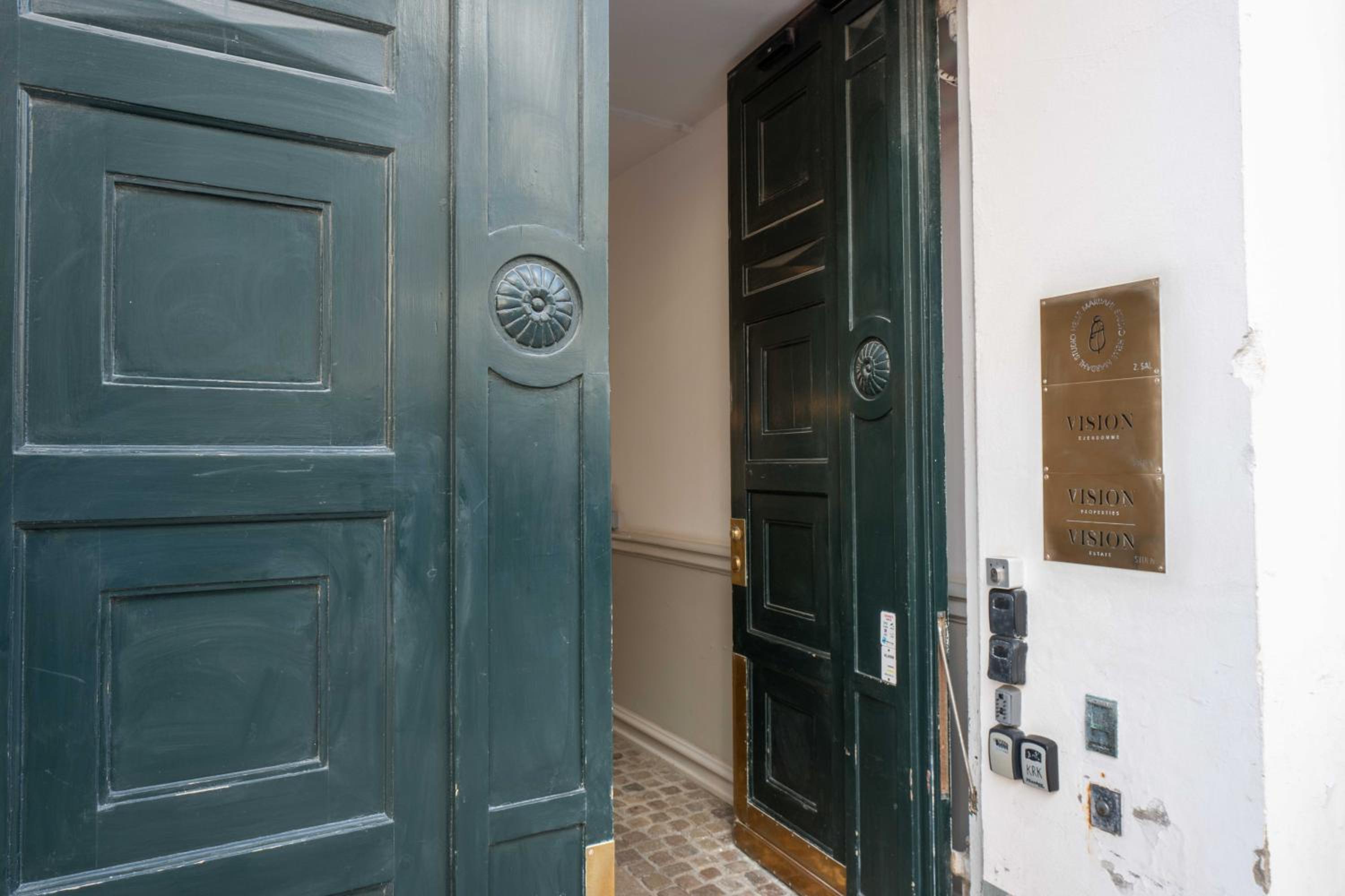 Centrally Located 3 Bedroom Apartment
