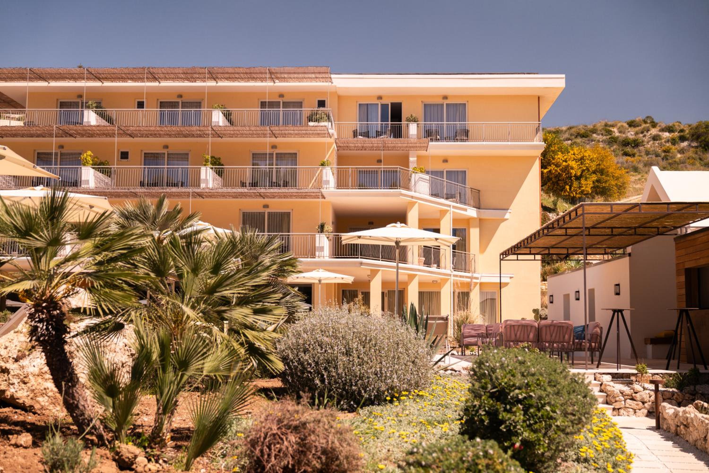 Luna Minoica Suites and Apartments