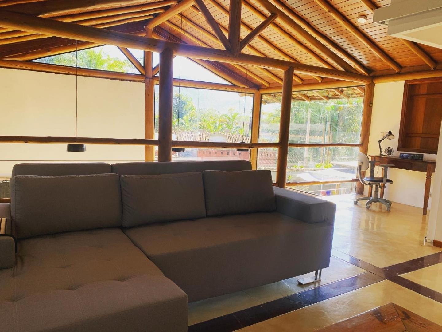 Casa chalé itamambuca