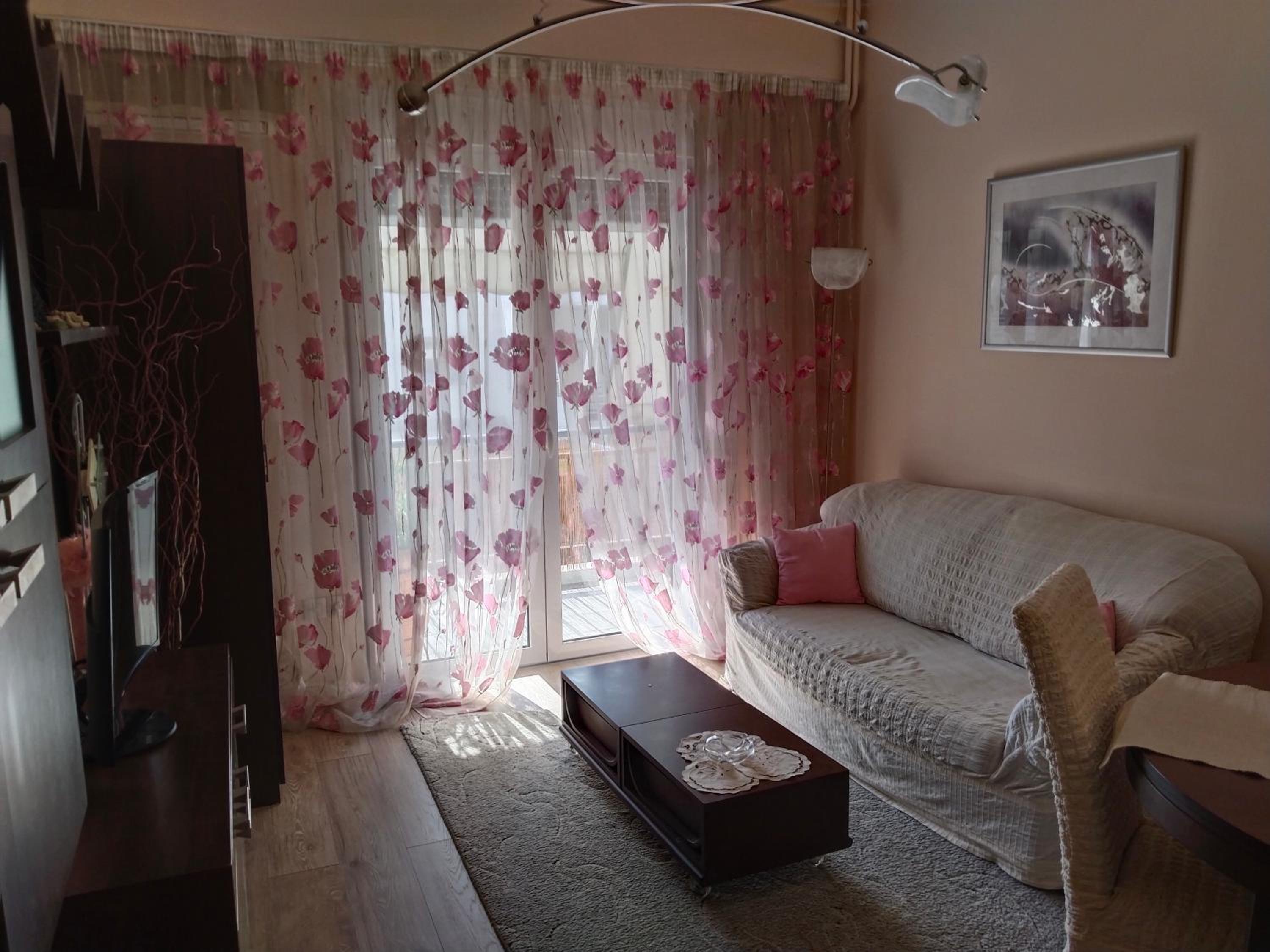 Svitlana home , metro Dafni