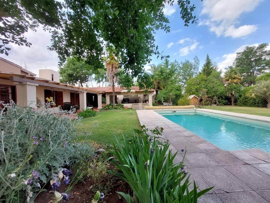 ¡Casa Florida, en el corazón de Chacras de Coria!
