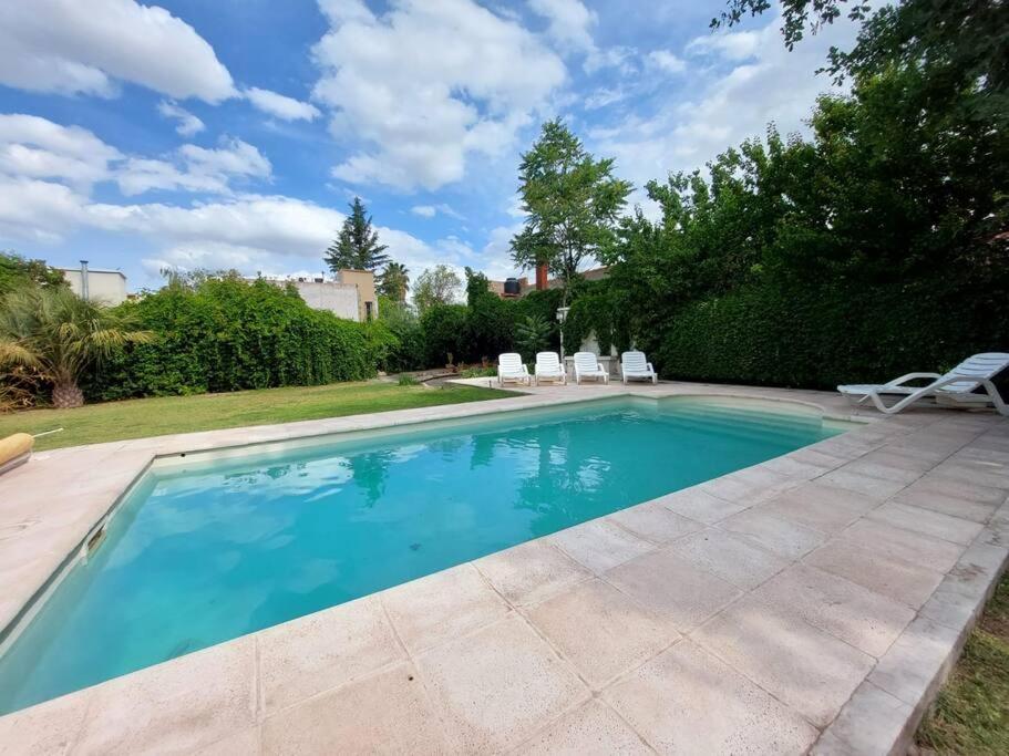 ¡Casa Florida, en el corazón de Chacras de Coria!