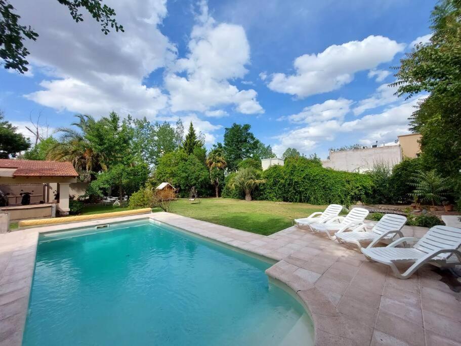 ¡Casa Florida, en el corazón de Chacras de Coria!