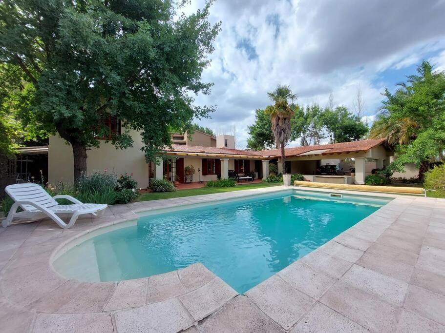 ¡Casa Florida, en el corazón de Chacras de Coria!