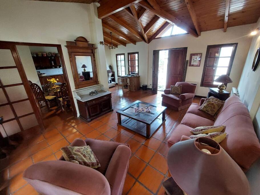 ¡Casa Florida, en el corazón de Chacras de Coria!