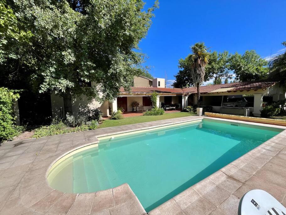 ¡Casa Florida, en el corazón de Chacras de Coria!
