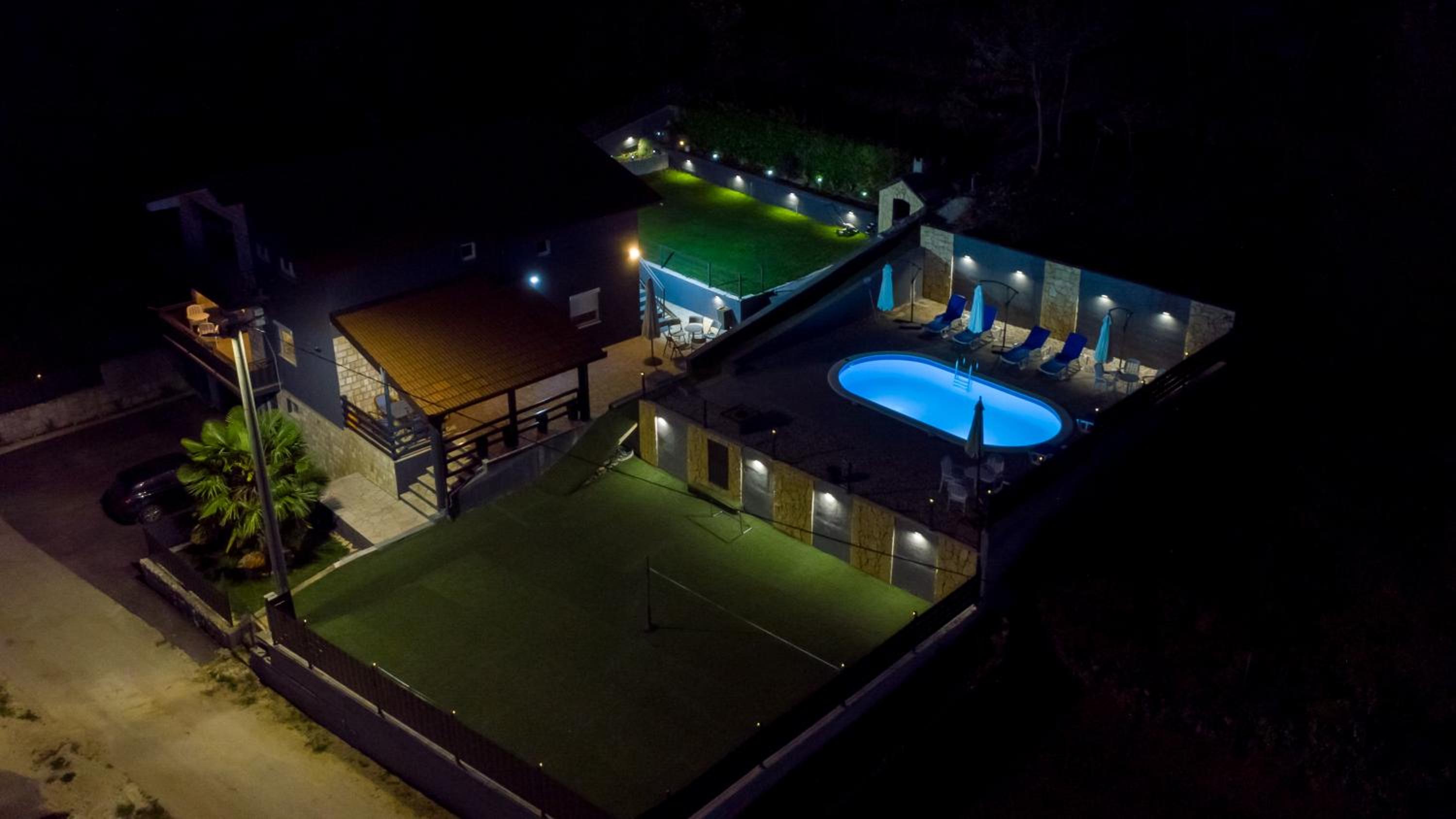 Villa Apa - Villa sa grijanim bazenom view 2