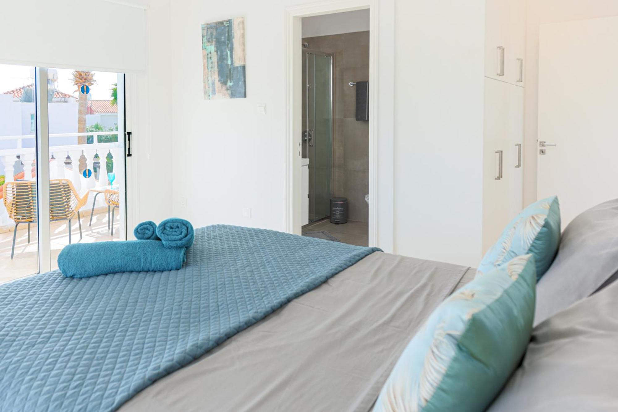 Villa YOLO with Private Pool, Coral-Bay