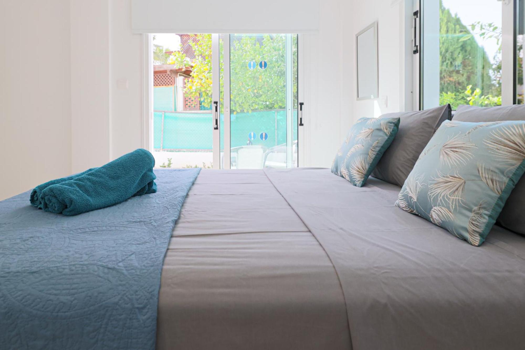 Villa YOLO with Private Pool, Coral-Bay