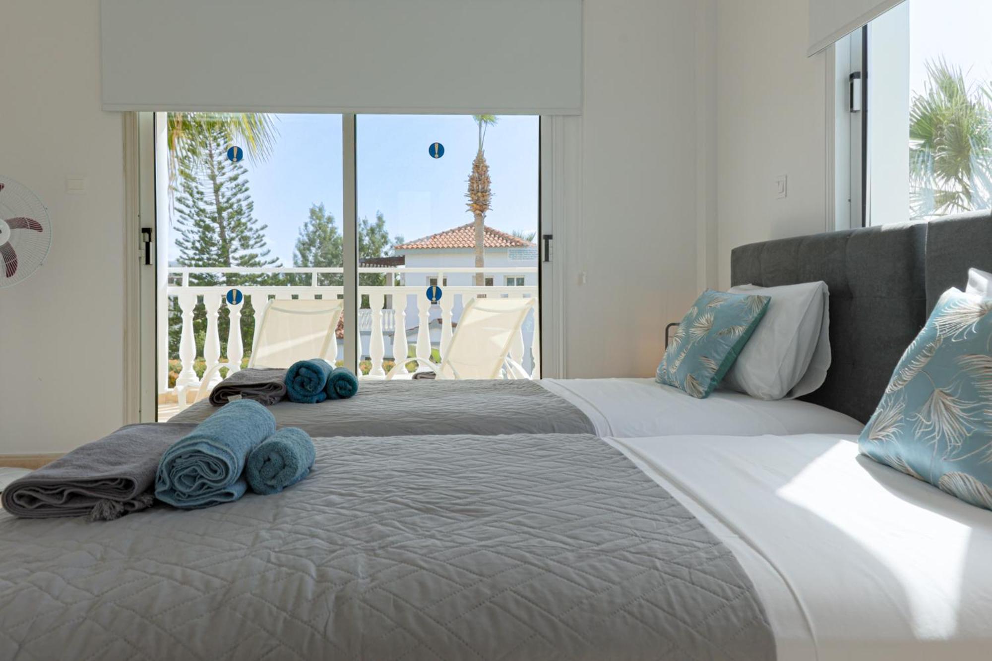 Villa YOLO with Private Pool, Coral-Bay