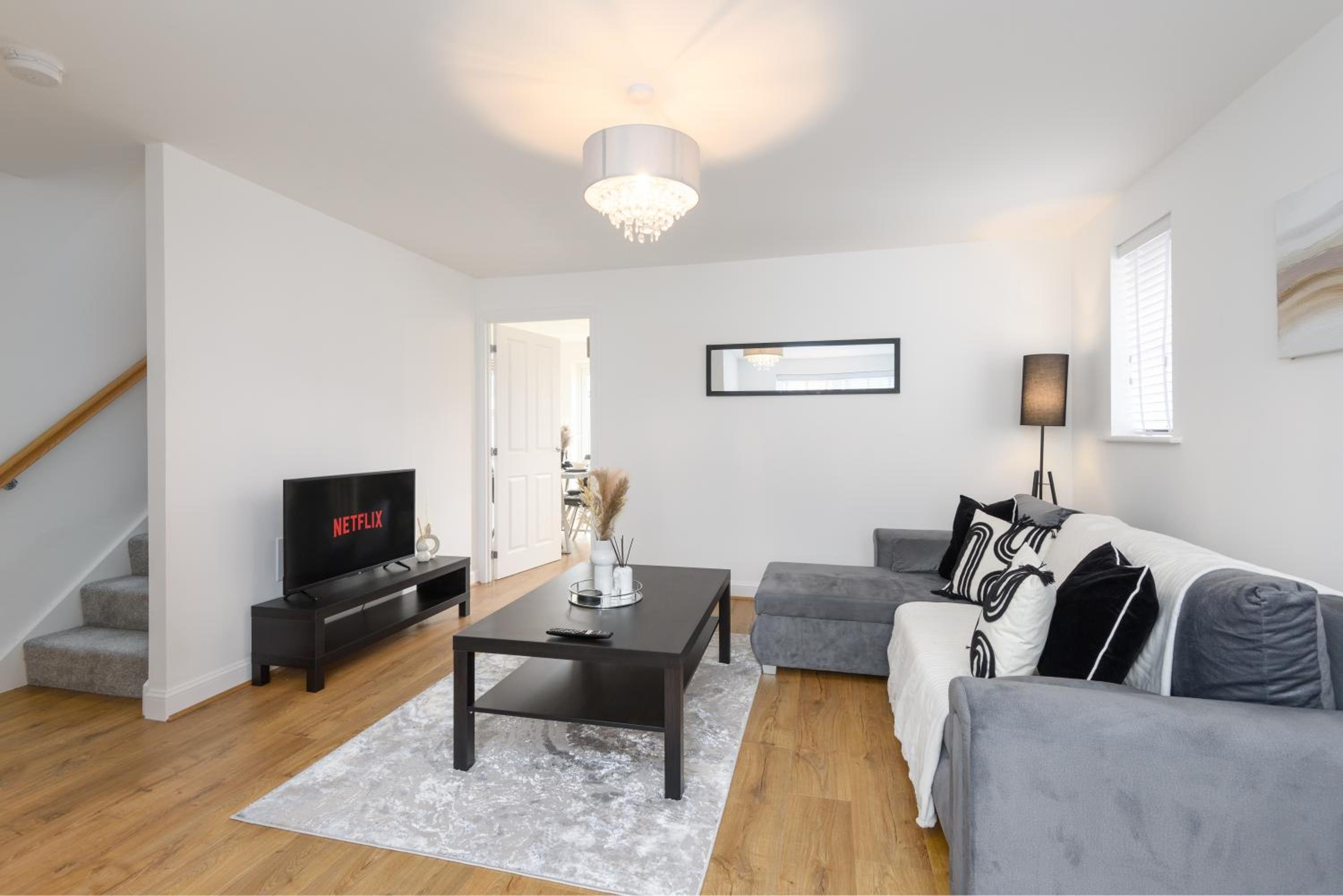 Spacious 3 Bedroom House In Canterbury with Garden and Driveway - Sleeps 7 view 5