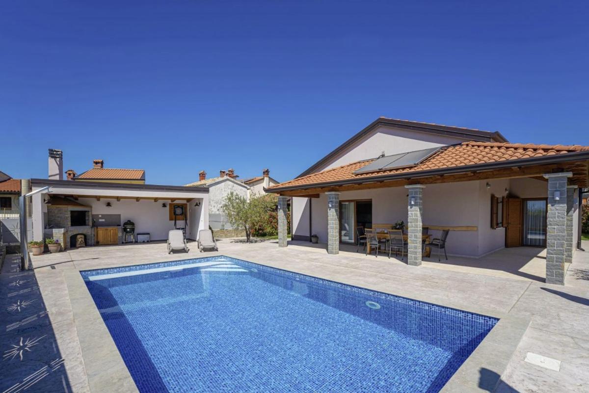 Villa Ingrid in Buzet - Haus für 6 Personen view 2