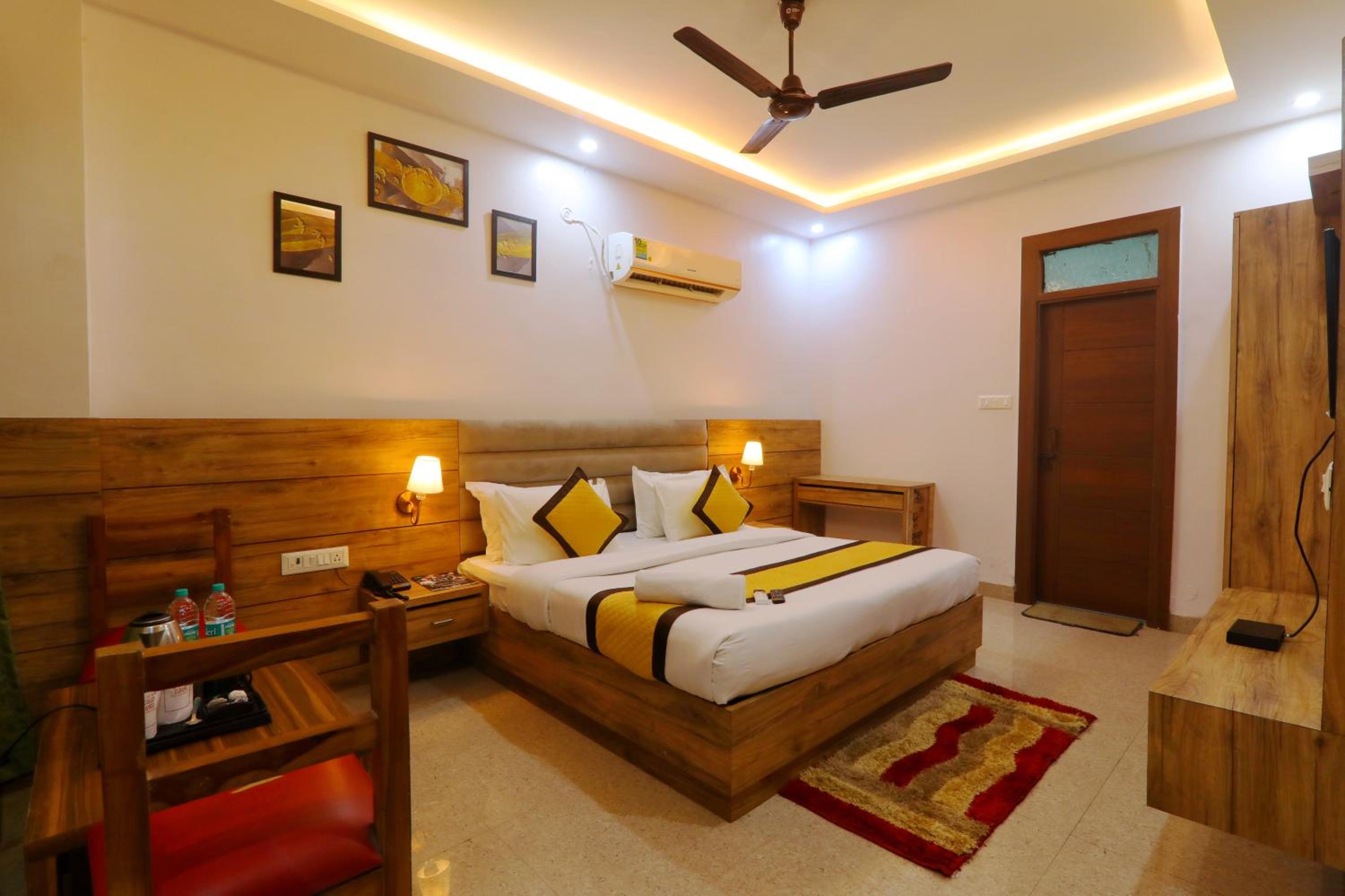 Hotel Cristelia Grand