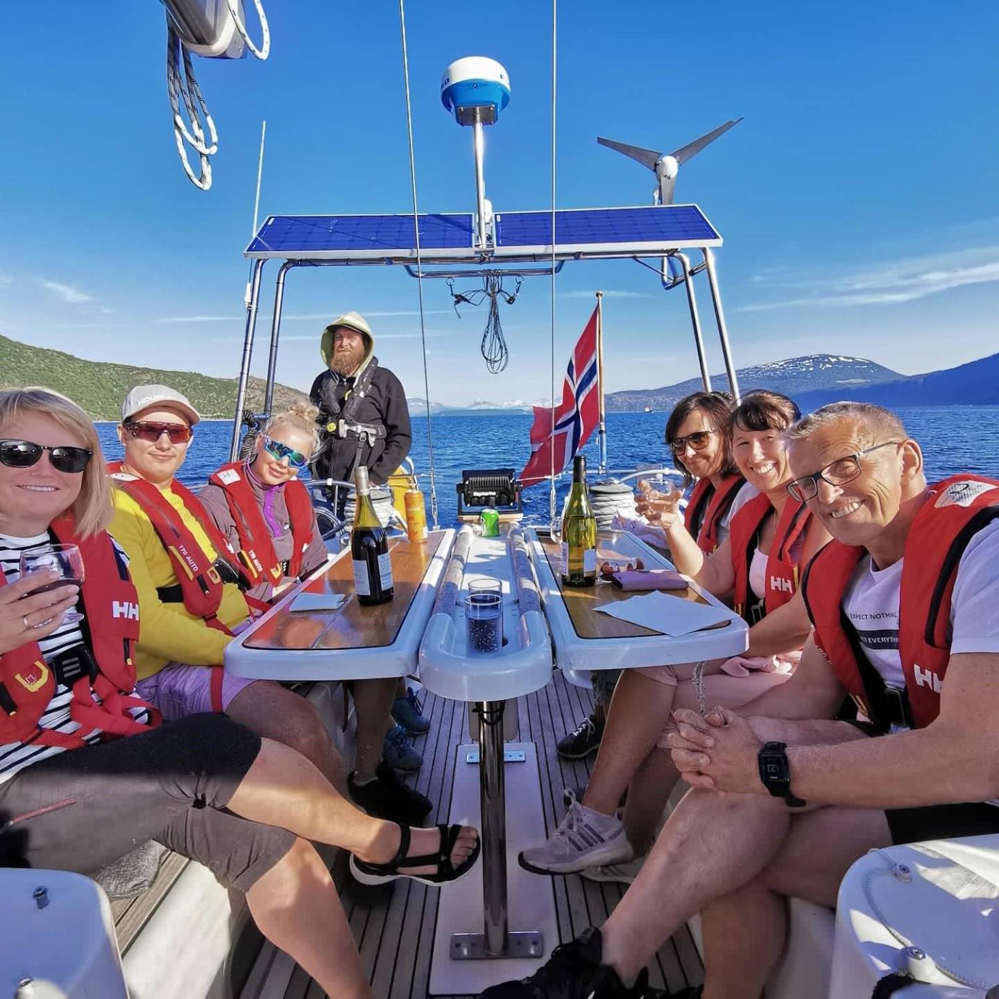 Weekend liveaboard sailing tour