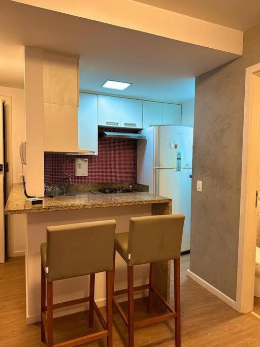 Flat em resort - pé na areia, Camboinhas