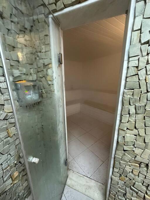 Flat em resort - pé na areia, Camboinhas