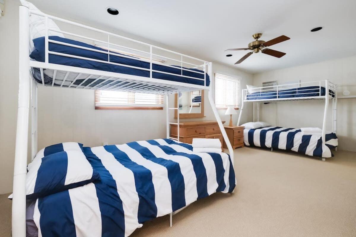 Private waterfront cottage - hot tub & kayaks