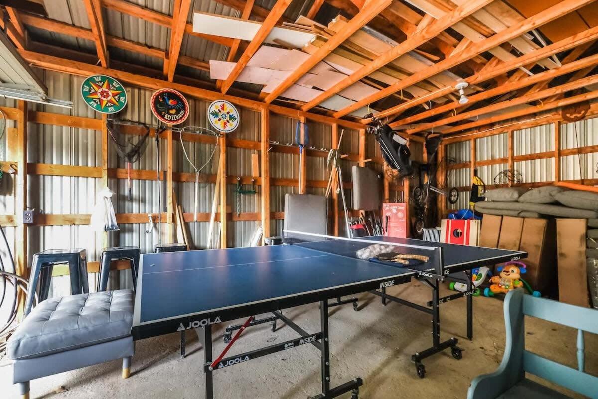 Private waterfront cottage - hot tub & kayaks