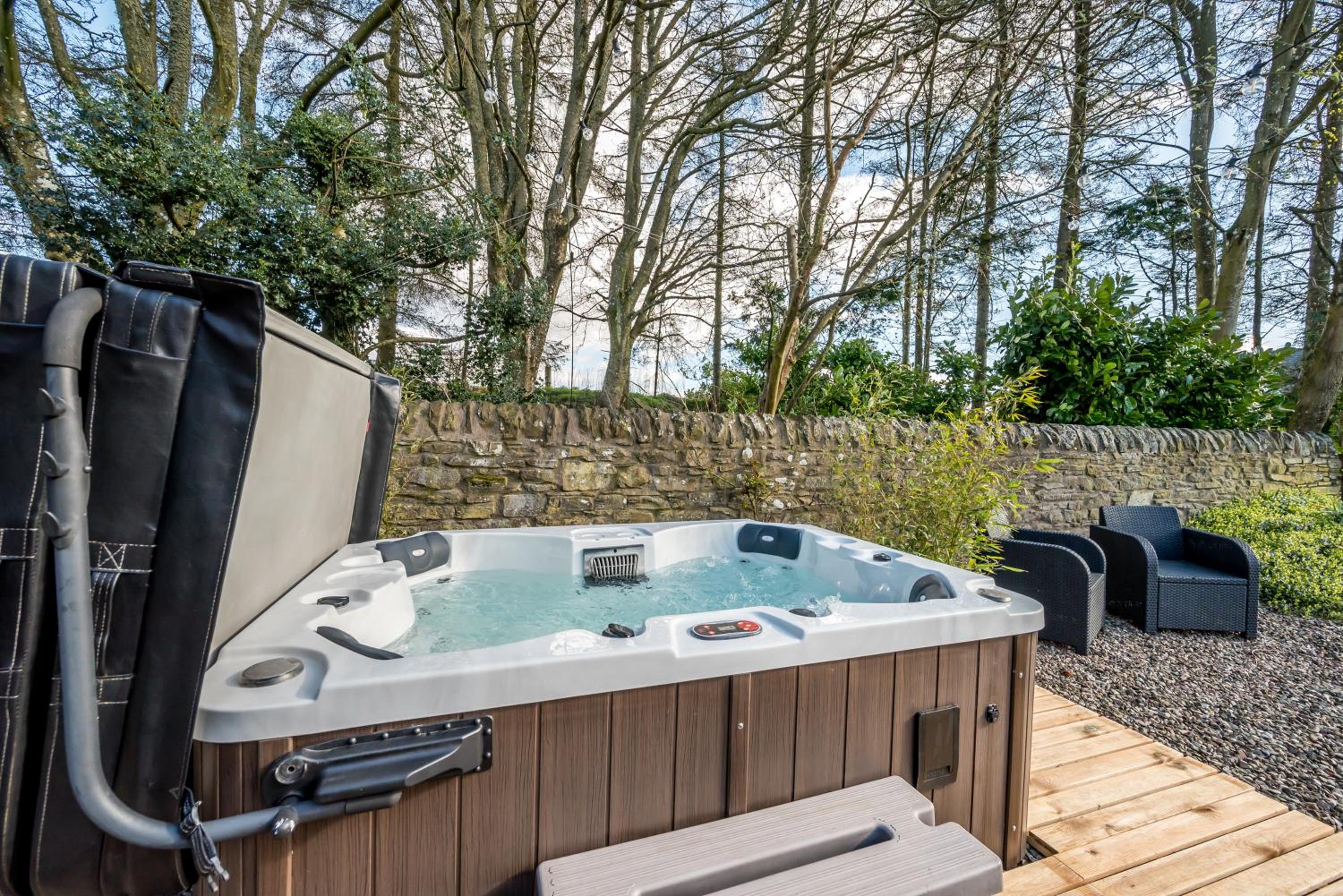 The Farmhouse - Countryside Escape with Hot Tub view 4