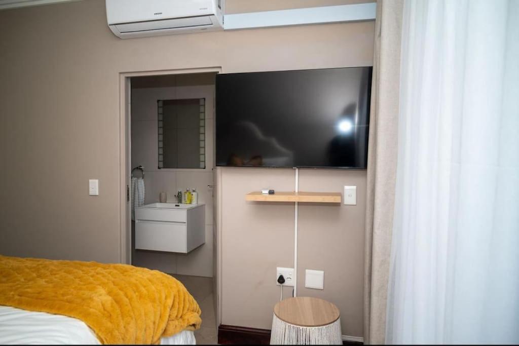 203 Marina Bay Luxury Apartments Suite, Umhlanga