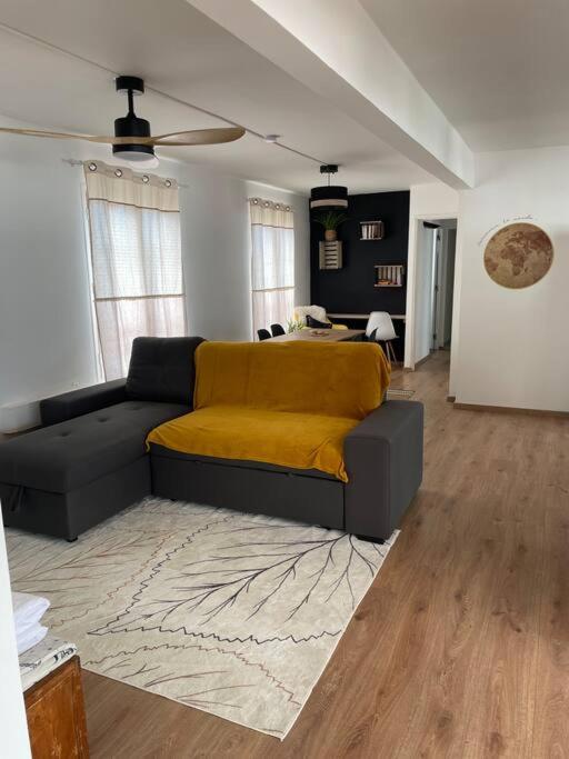 Rare ! Spacieux T3 en roof-top au Barachois - 2 ch climatisées - Jacuzzi - 6 couchages - Proche aéroport - Parking privé view 3