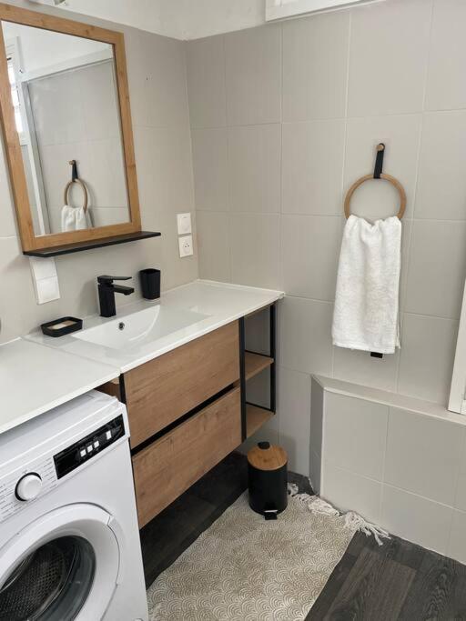 Rare ! Spacieux T3 en roof-top au Barachois - 2 ch climatisées - Jacuzzi - 6 couchages - Proche aéroport - Parking privé view 4