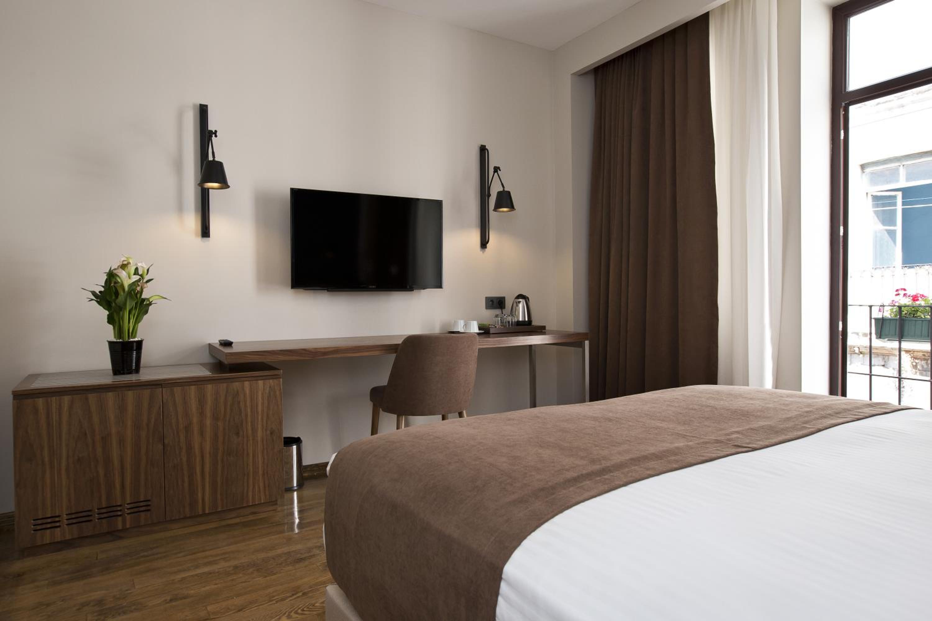 Snog Rooms & Suites - Image 34