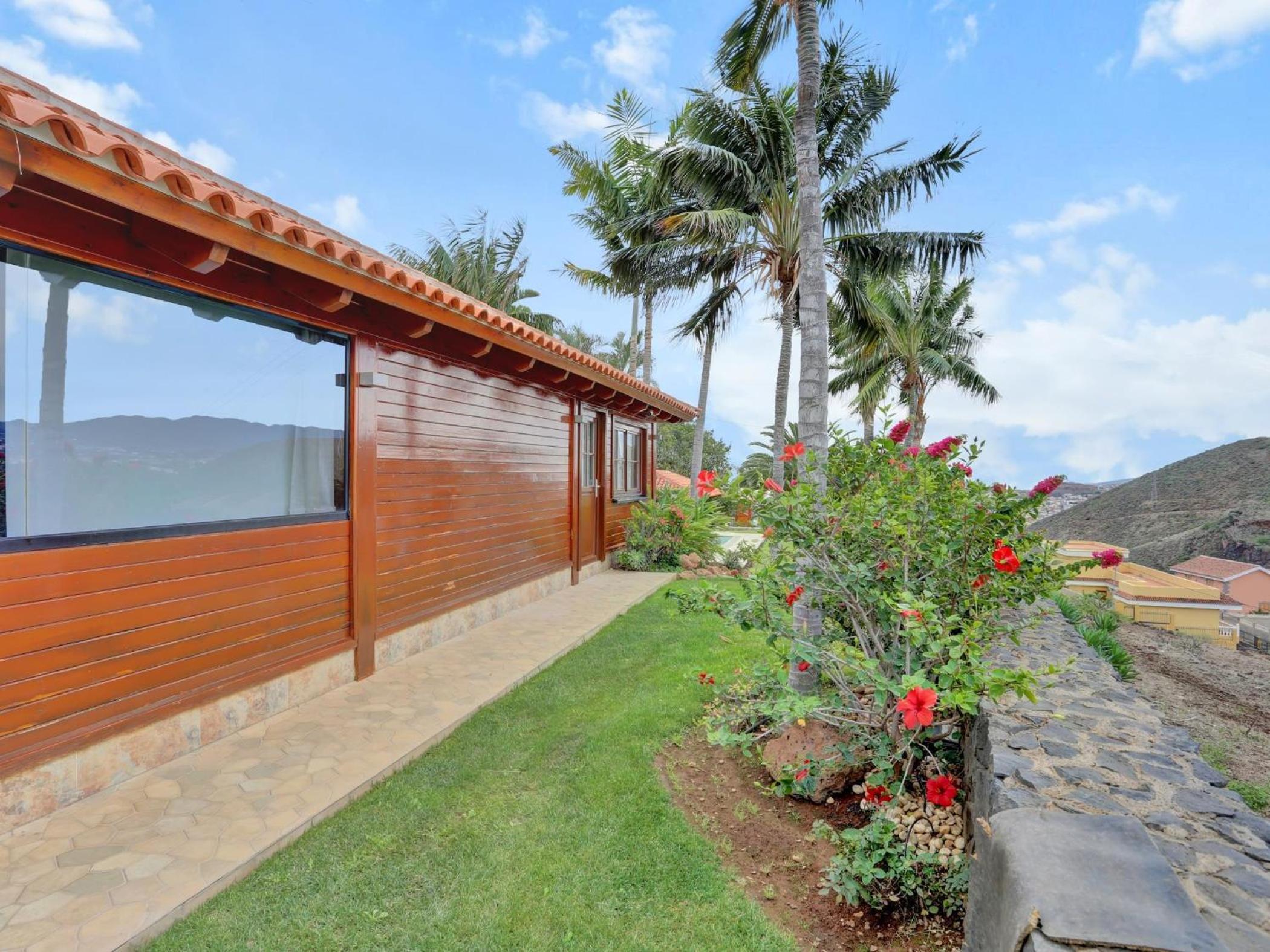 Wooden House with Private Pool Lush Garden