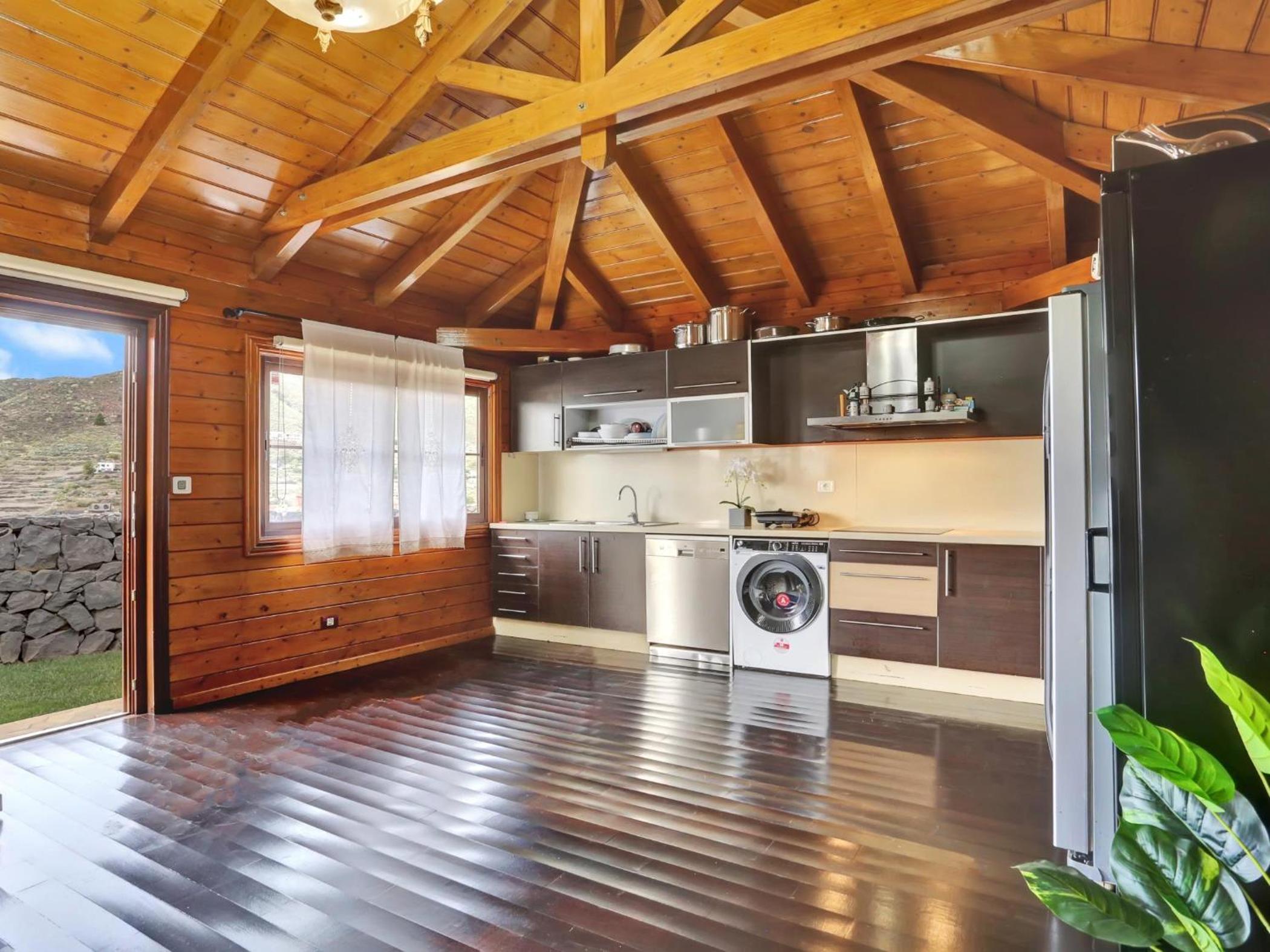 Wooden House with Private Pool Lush Garden