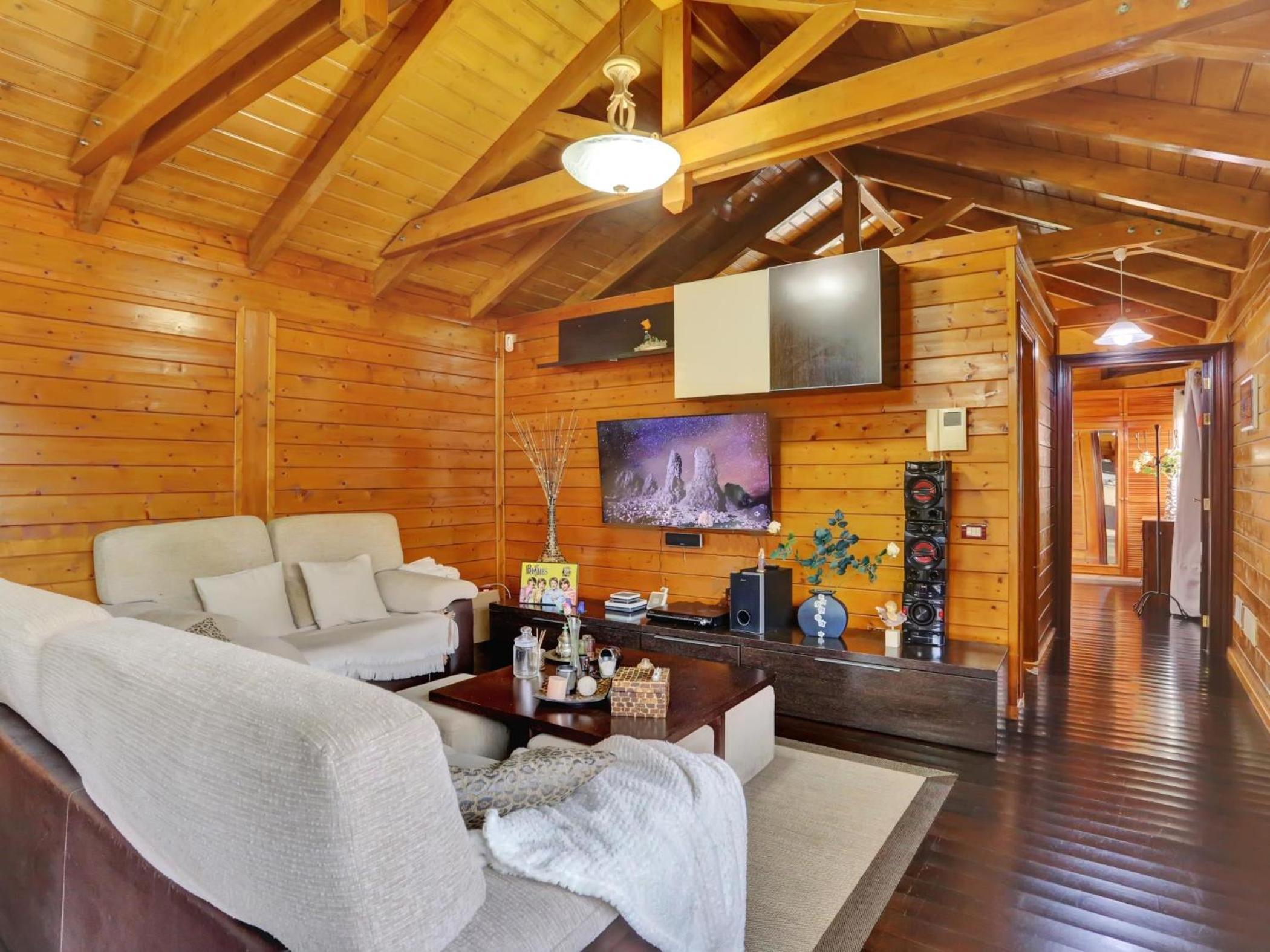 Wooden House with Private Pool Lush Garden