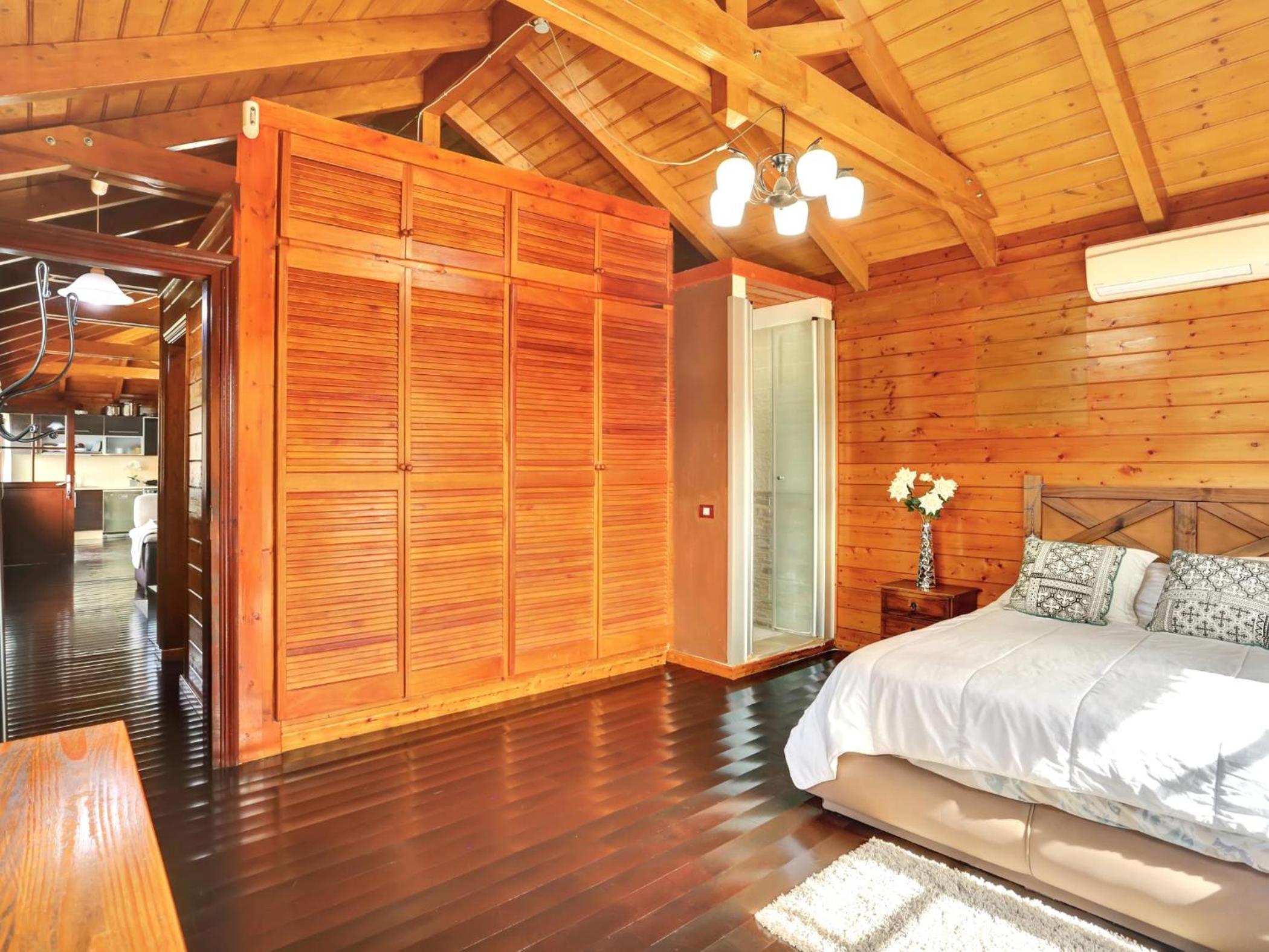 Wooden House with Private Pool Lush Garden