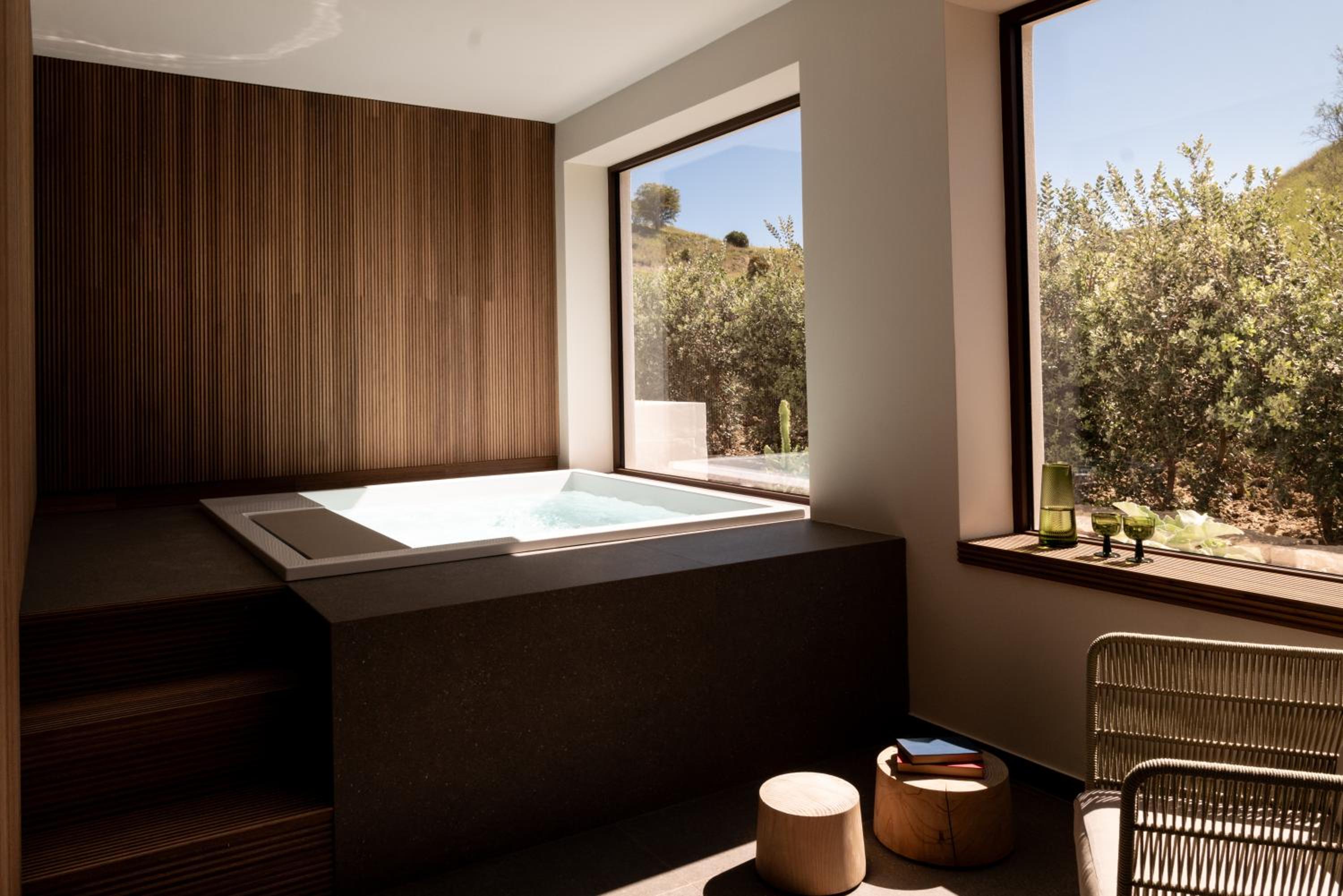 Luna Minoica Suites and Apartments