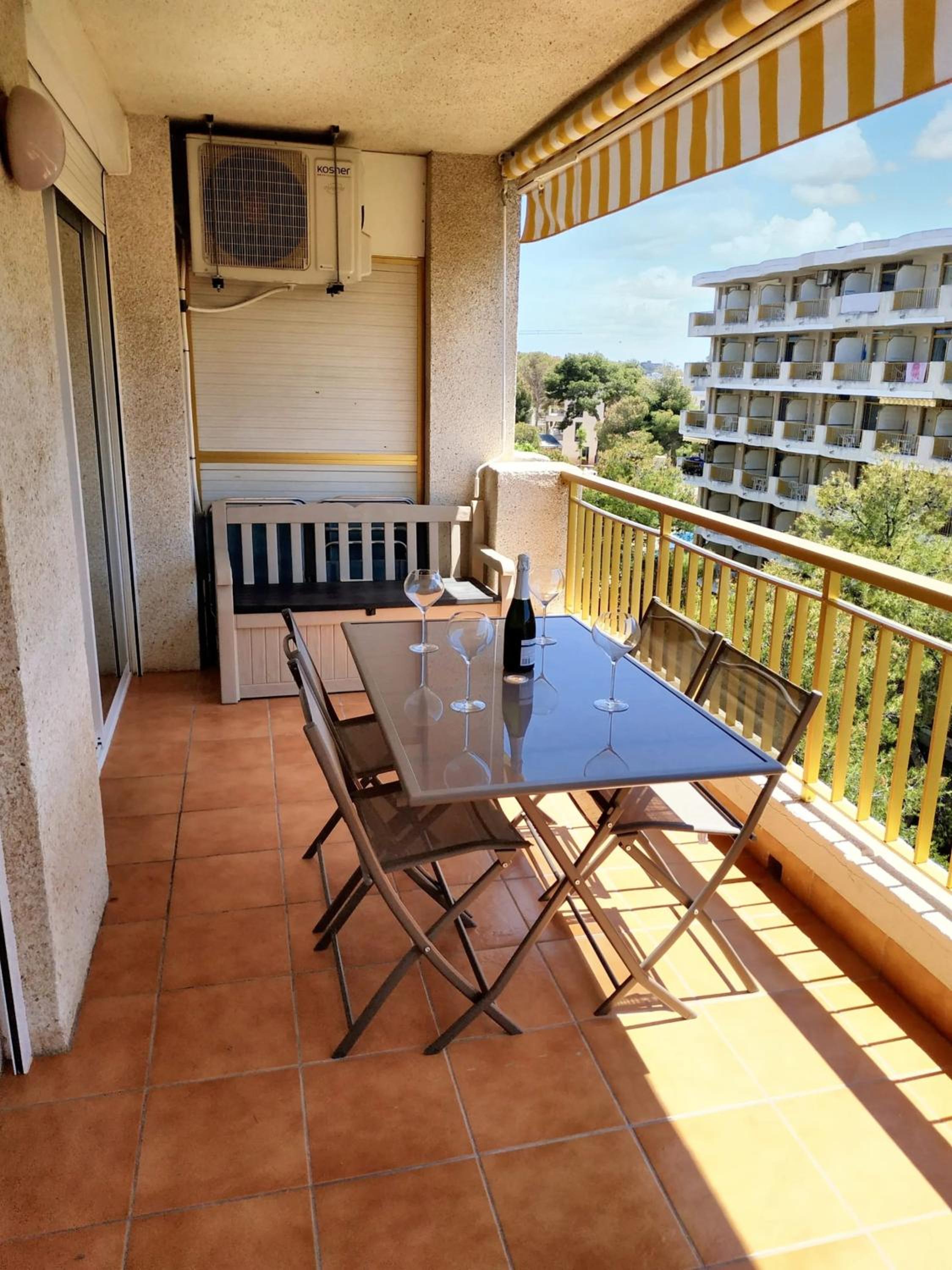 Modern Apartment in Salou with Shared Pool