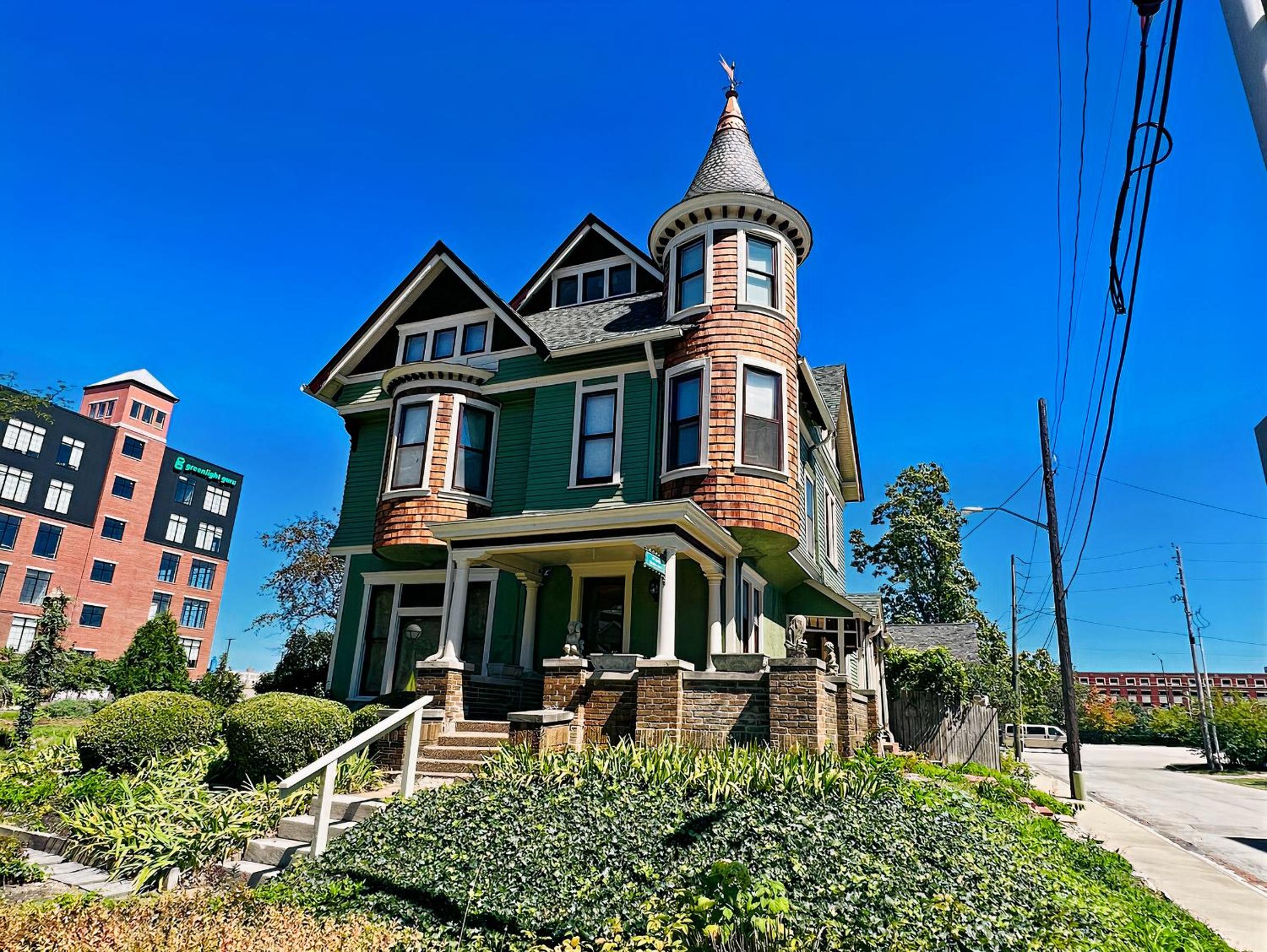 The Villa on Meridian