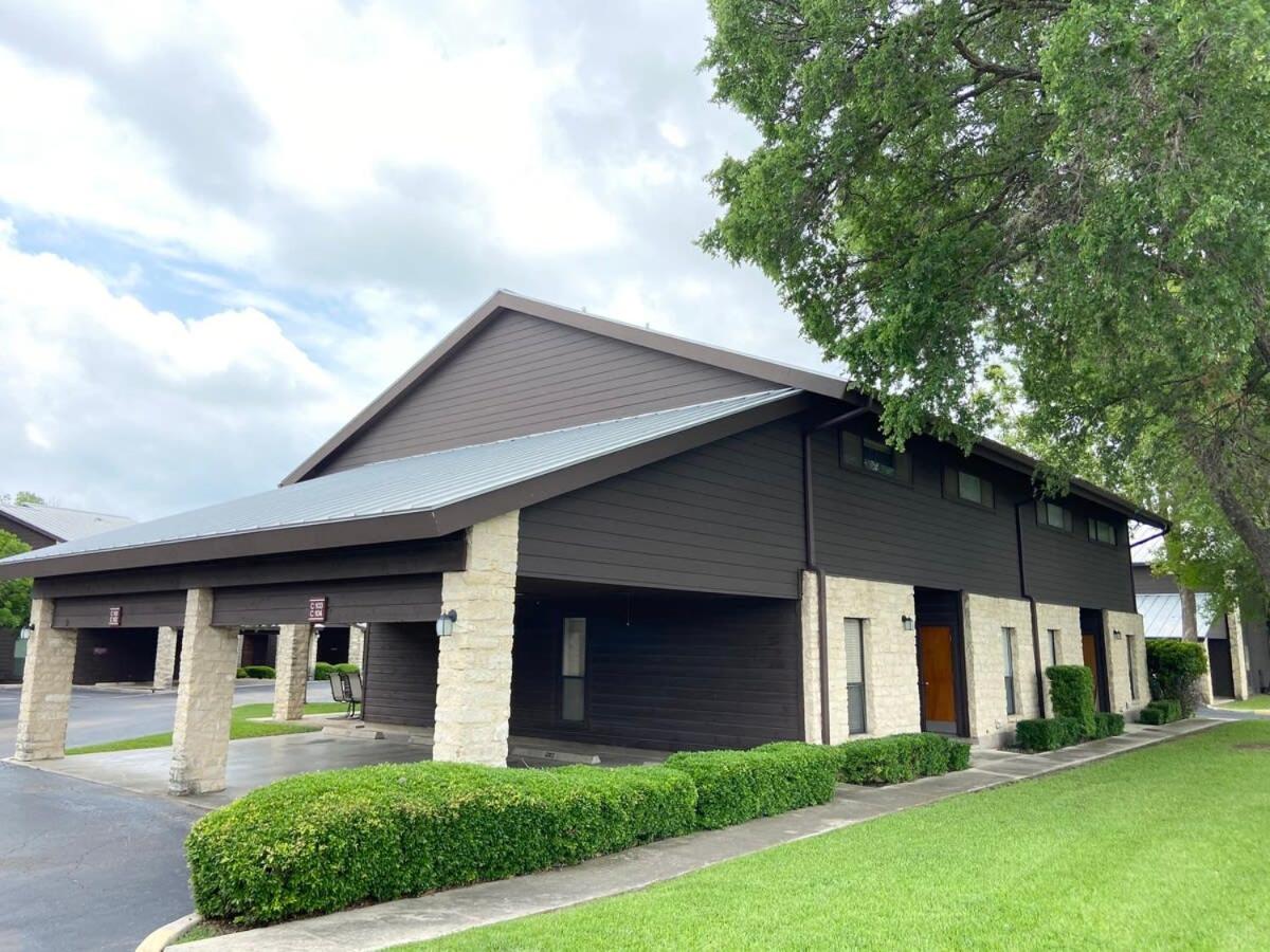 Hotel Comal Rive Pool Gruene Hall By Barcle