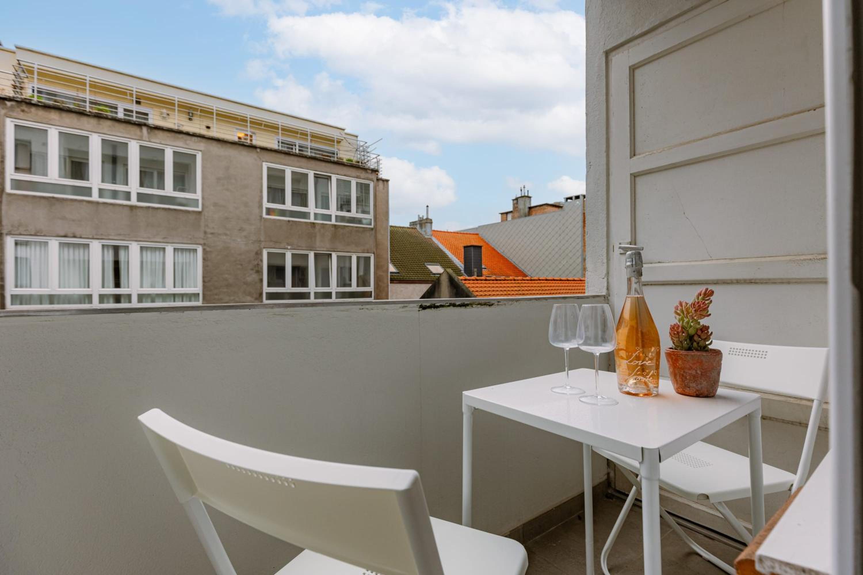 Spacious apt in the centre of Ostend near coast