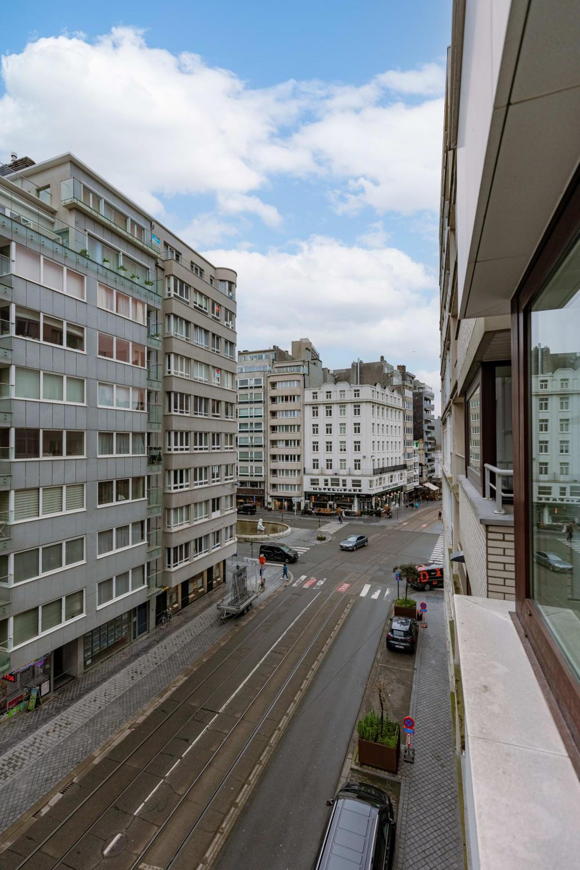 Spacious apt in the centre of Ostend near coast