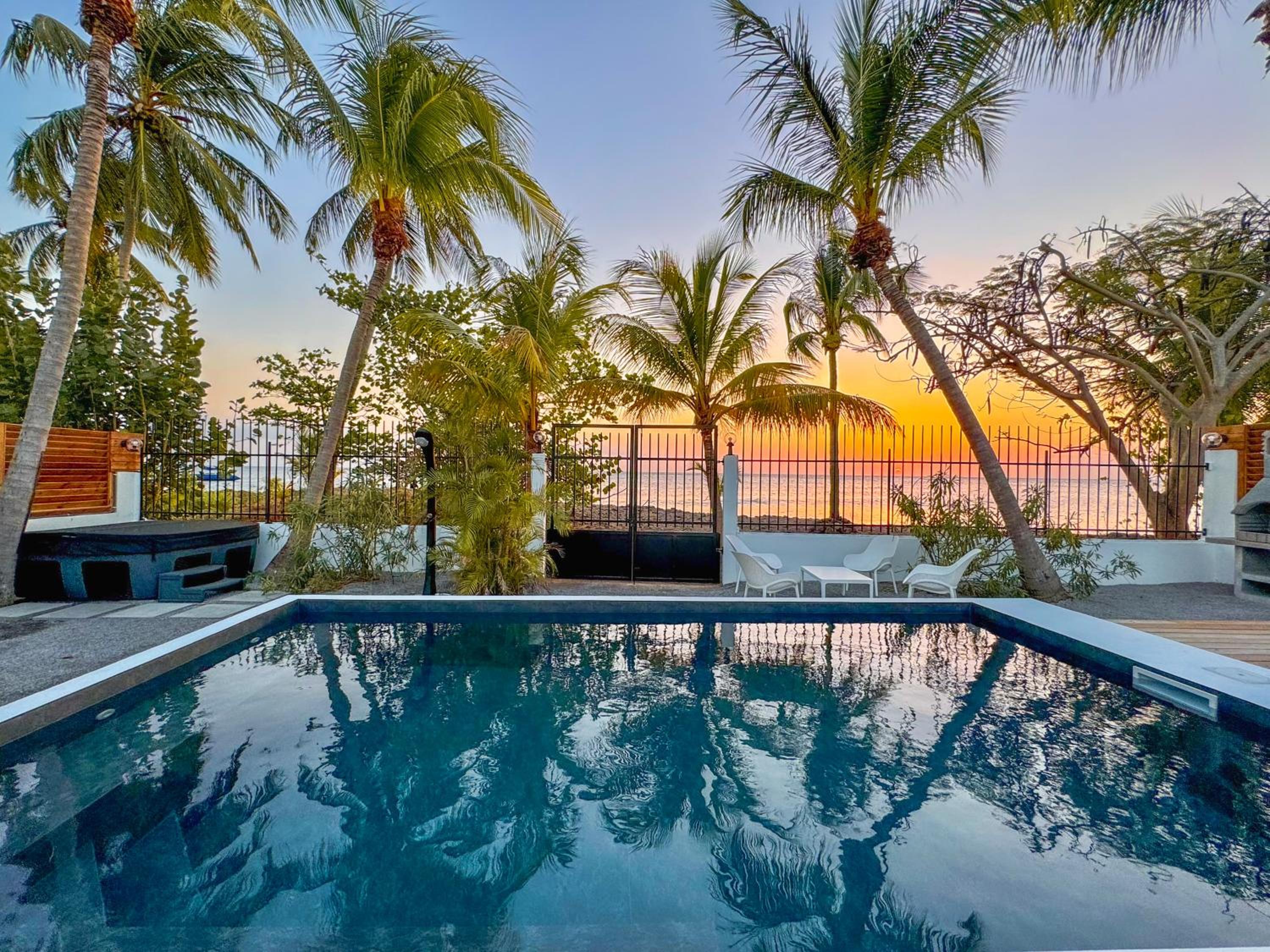 Kay Alice - Beachfront Villa view 4