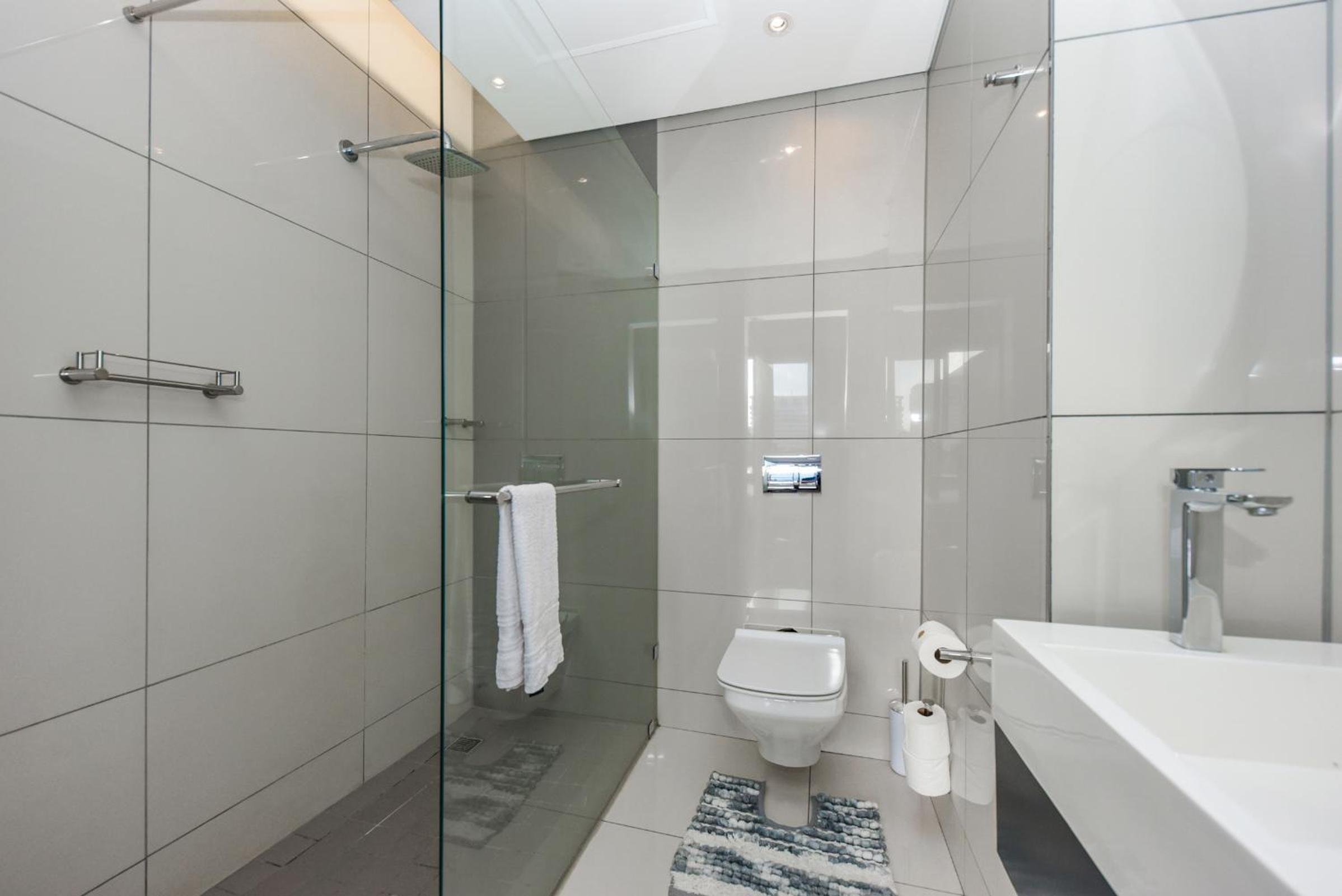 Modern Apartment in 5 Star hotel, Backup Power and Water