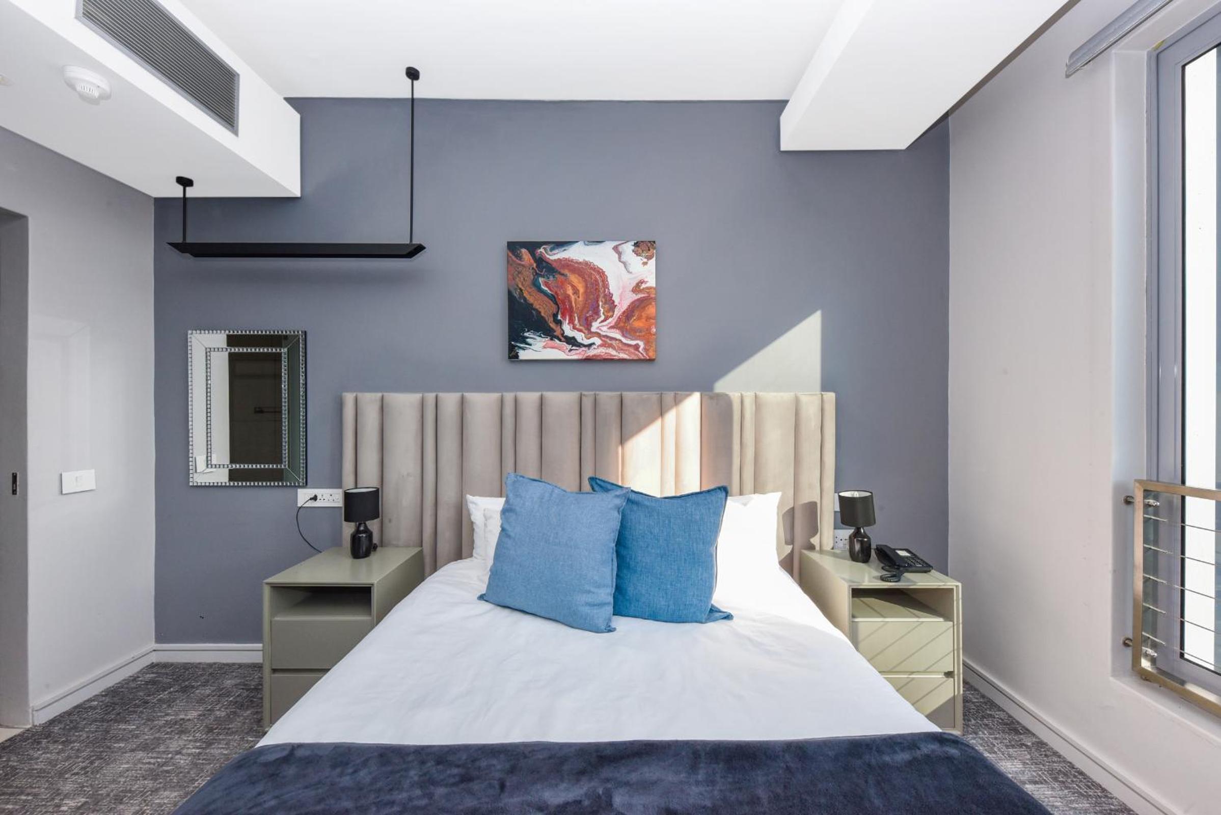 Modern Apartment in 5 Star hotel, Backup Power and Water